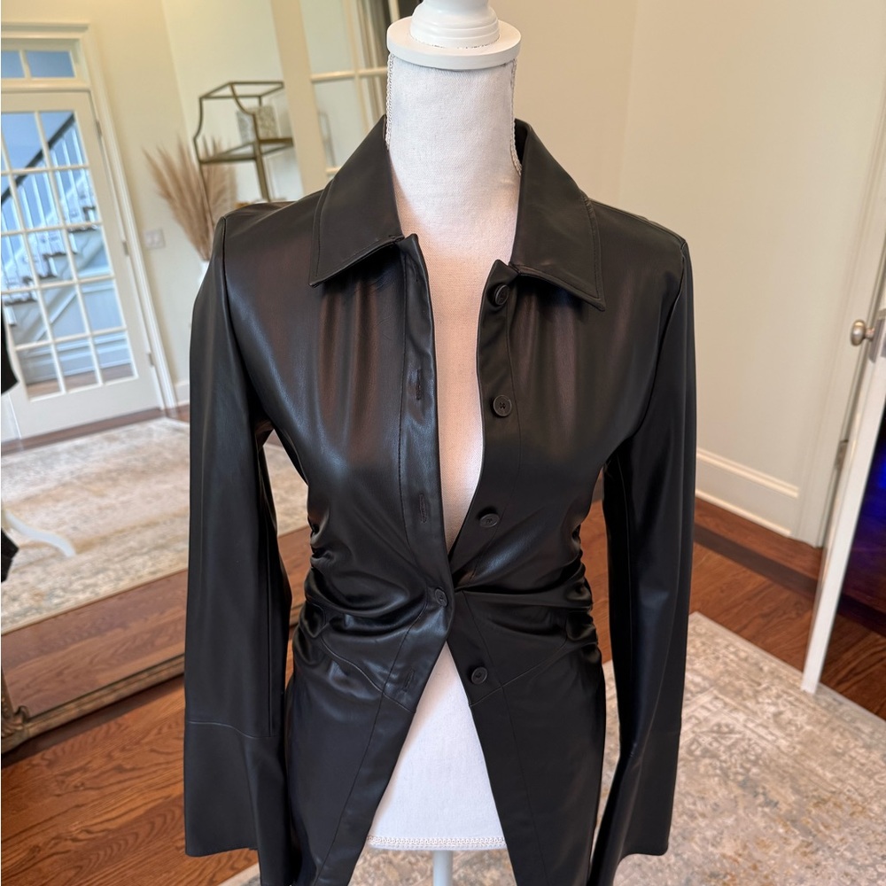 Zara Black Leather Jacket with Classic Lapel and Fitted Silhouette